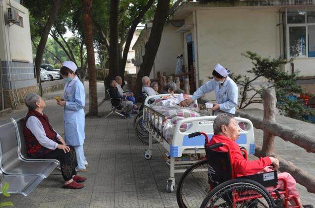 2025年天津卫生健康为民服务16项举措发布 全市50%以上三级公立医院免陪护MK体育