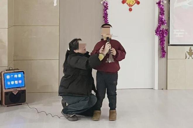 MK体育音乐串烧、诗朗诵、趣味游戏威海市妇幼保健院儿童康复科举办新春联欢会(图2)