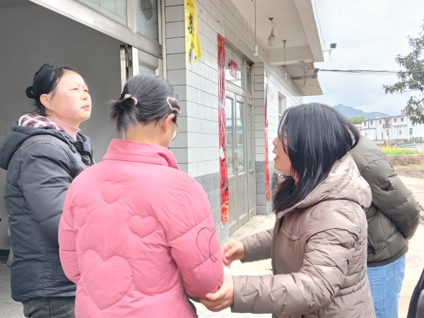 安庆市康复医学会在潜山市塔畈乡开展义诊活动并慰问塔畈中心小学“一对一”帮扶学生MK体育