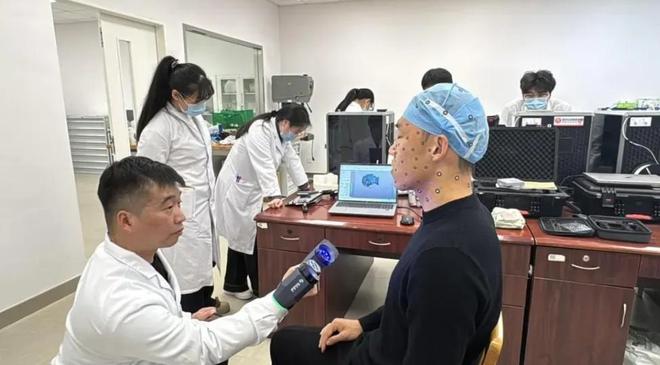 MK体育记者：面部受伤的朱辰杰已佩戴专用面具开启康复训练(图2)