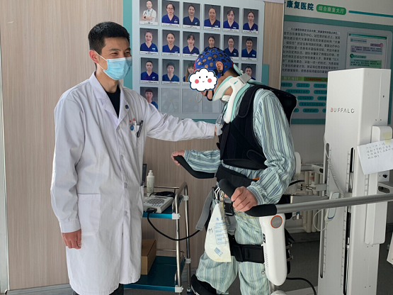 MK体育“想象自己在跑马拉松”脑机接口设备辅助植物人行走