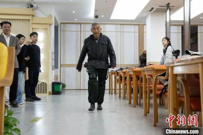 科技助残典型案MK体育例 智能外骨骼机器人助力肢体残疾人康复