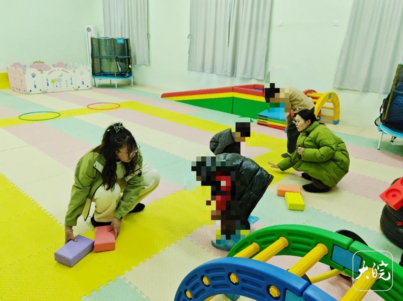 MK体育池州“星妈”经历崩溃后创办康复机构 坚持用爱与陪伴融化“孤独”(图4)
