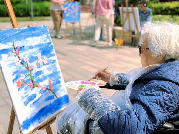 这里有“医靠”！泰康之家·楚园打MK体育造护理服务“金字招牌”(图2)
