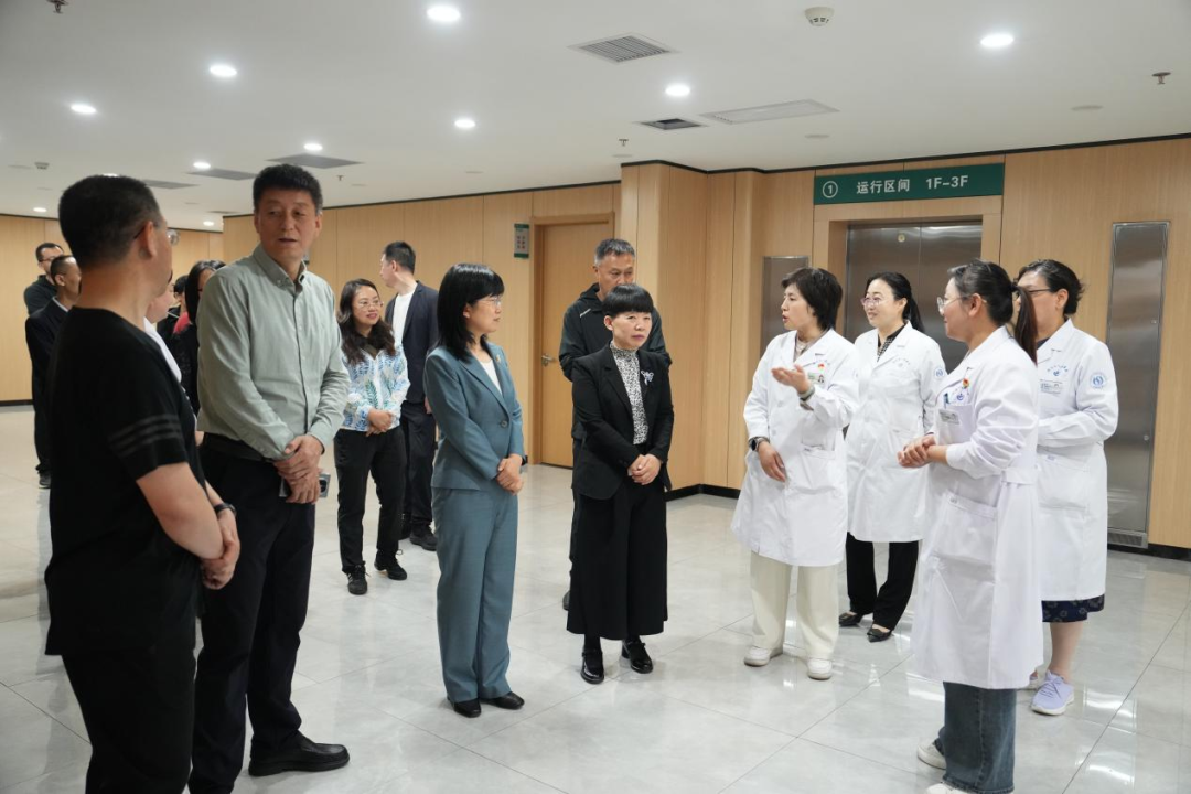 MK体育临汾市政协一行深入临汾市人民医院调研体医融合工作(图3)