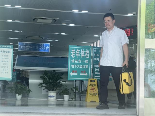 上海一年增加三千张家庭病床术后康复长期护理为啥有的居民宁可选择在家里MK体育