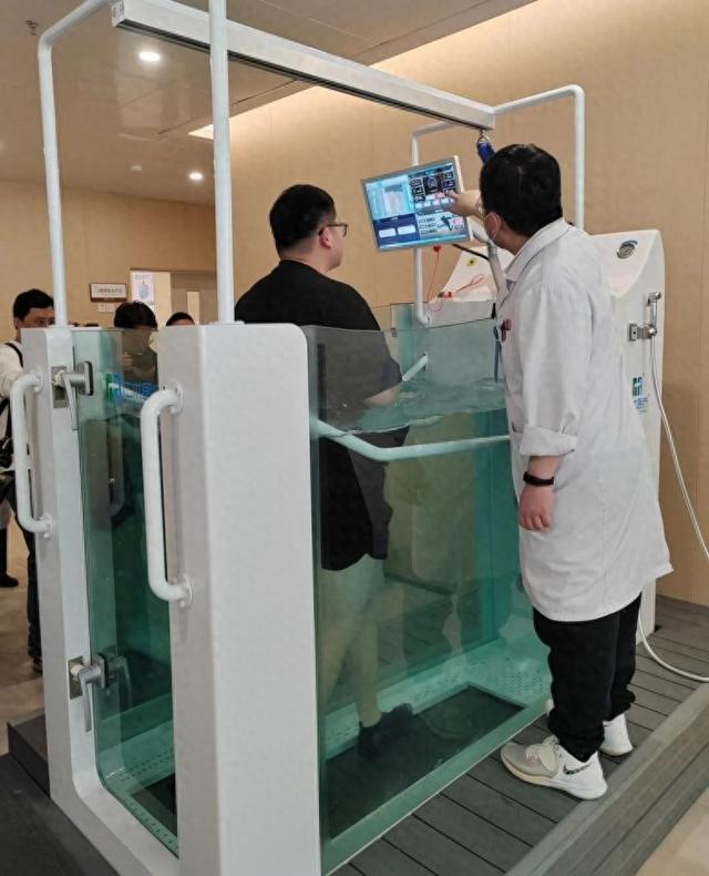 水中跑步机、健身游戏机……这家MK体育医院减肥有趣味“黑科技”