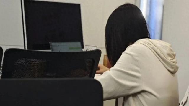 千万别再久坐了会让大脑“加速衰老”!MK体育