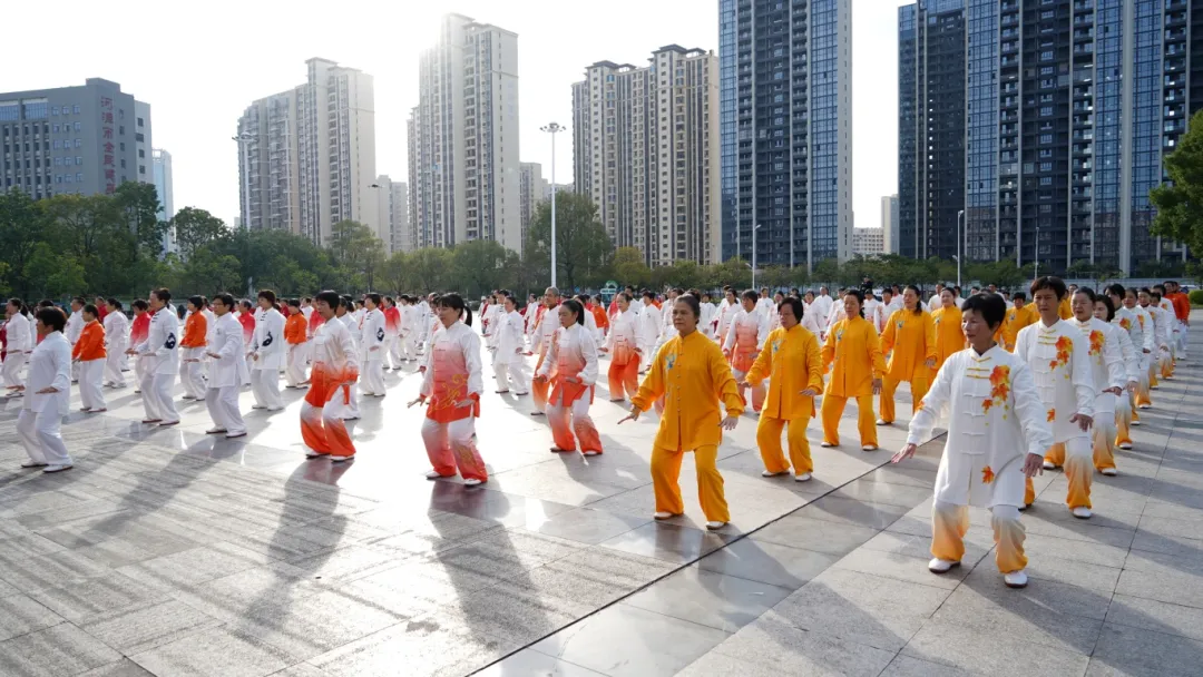 MK体育广东启动“发展体育运动增强人民体质”题词73周年全民健身主题活动