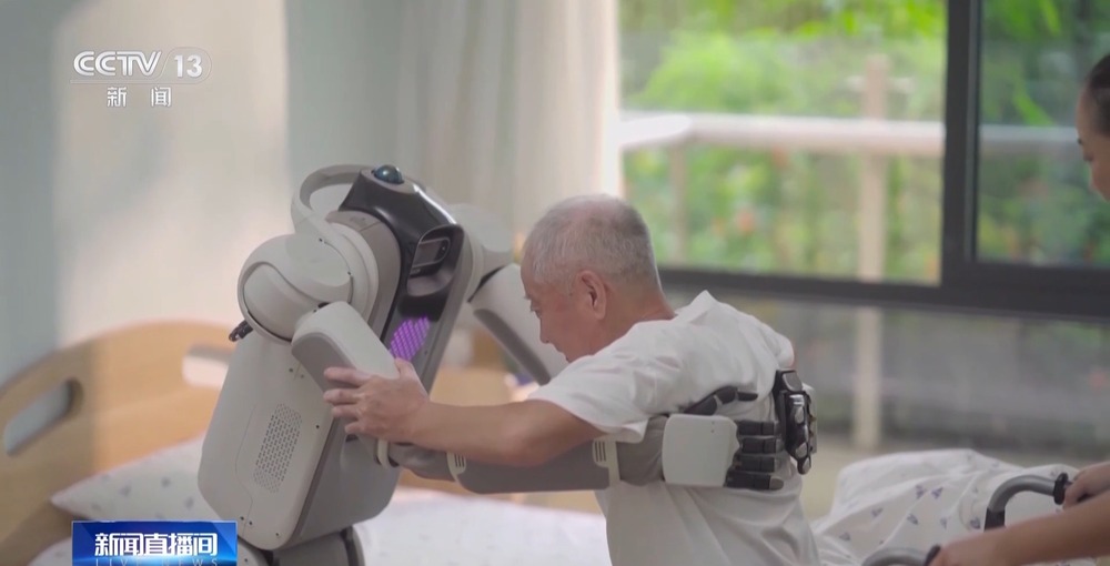 MK体育养老服务机器人都能干点啥？陪老人下棋、监测生命体征(图6)