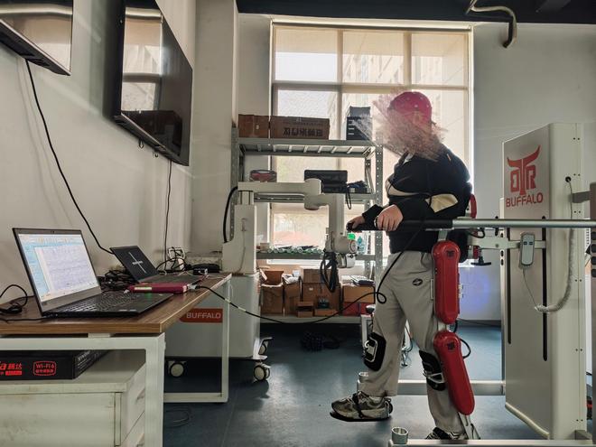 MK体育“意念”控制下肢行走这款“成都造”有望明年进入商业化应用(图2)