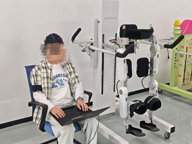 MK体育“意念”控制下肢行走这款“成都造”有望明年进入商业化应用(图1)