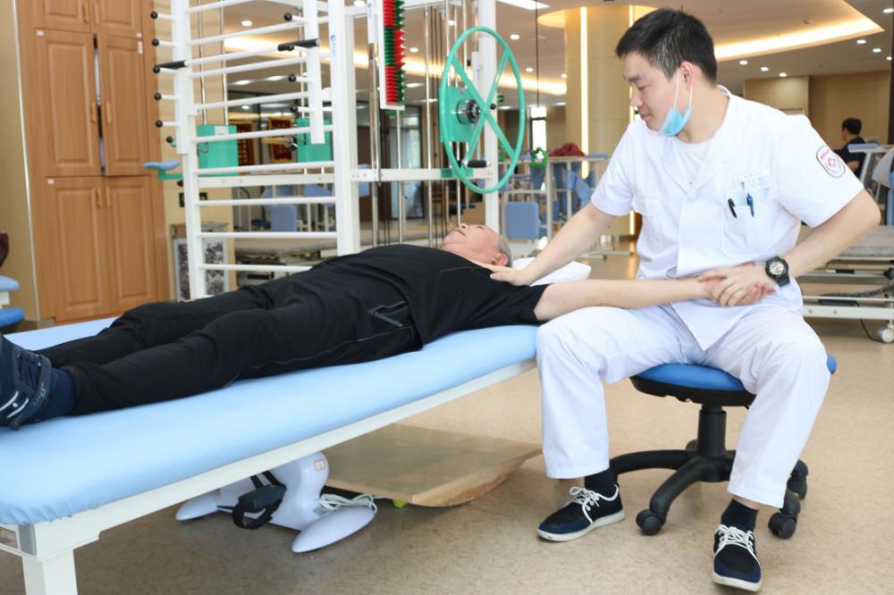 MK体育从“全家奔波”到“安心托付” 山西医科大学第一医院泌尿外科护理团队以免陪照护暖心守护患者健康