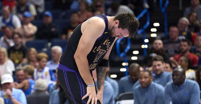 MK体育东契奇64场场均335分位列第一因伤常规赛报销无缘各项奖项评选(图1)