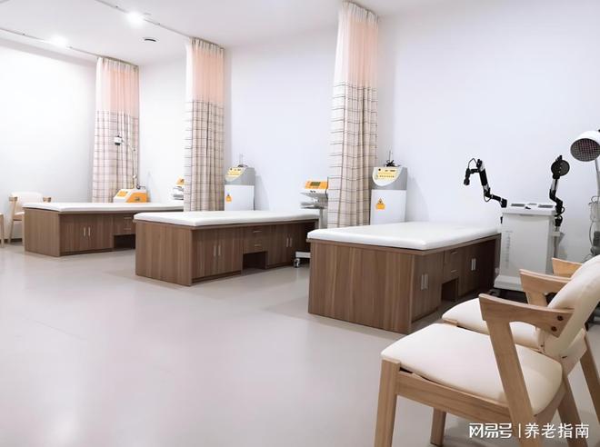 MK体育浦东川沙失能老人照护机构：佰仁银港护理院专业护理+康复训练(图4)